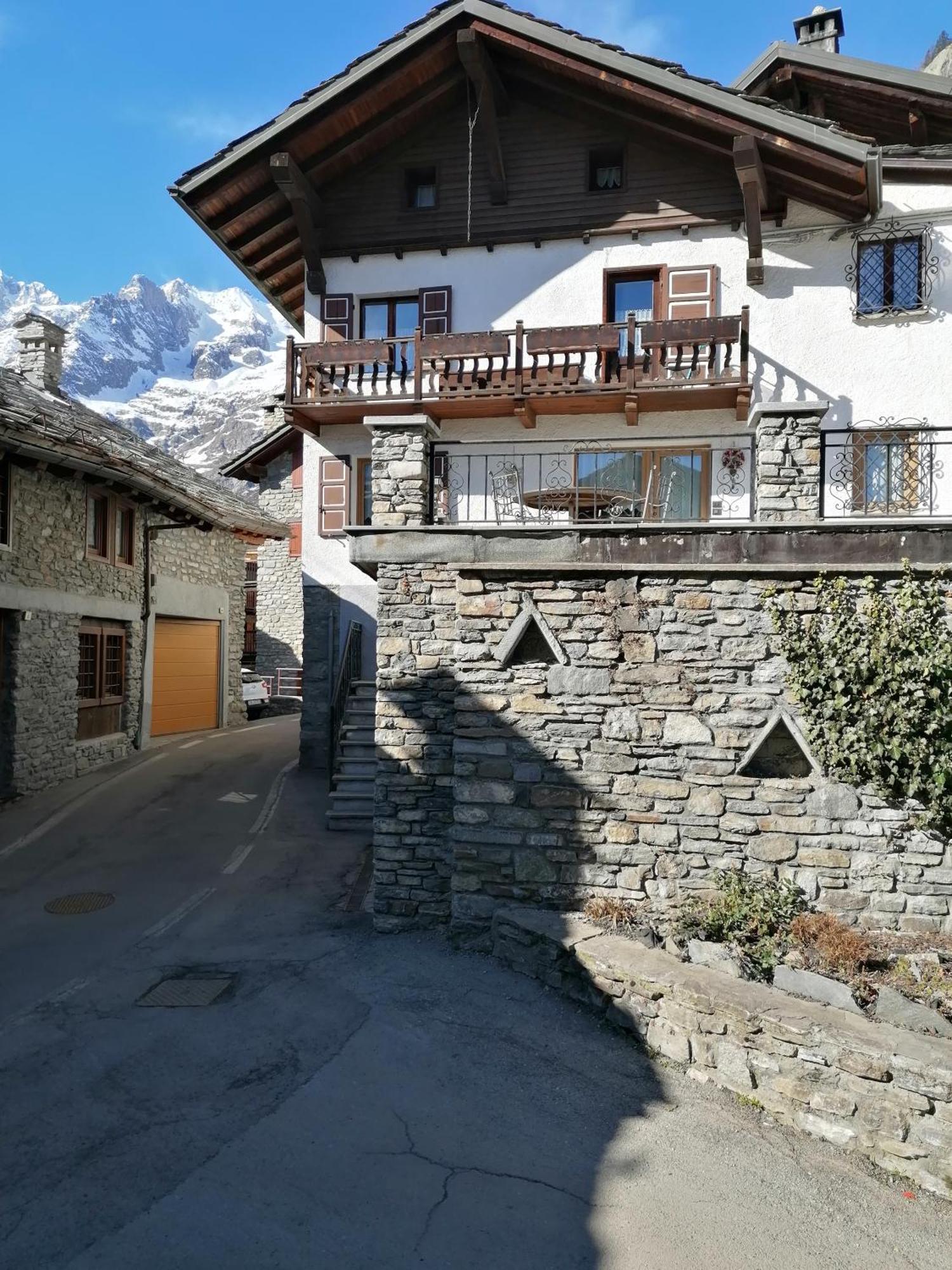 Maison De Meuny Курмайор Стая снимка